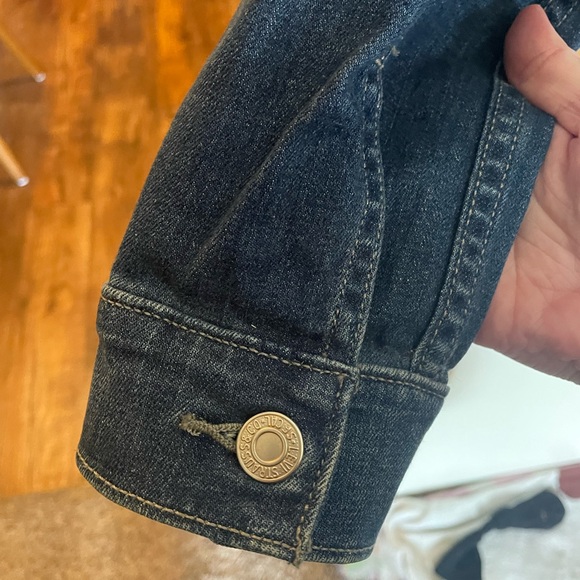 Levi’s Embroidered Denim Cropped Trucker Jacket - Picture 5 of 7